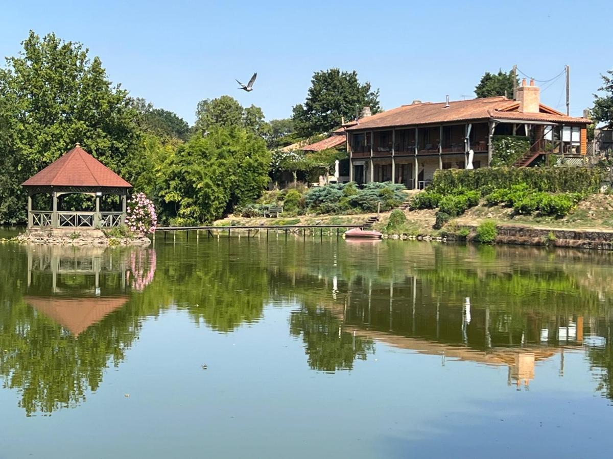 Lake Noble Saint-Germain-l'Aiguiller Exterior foto