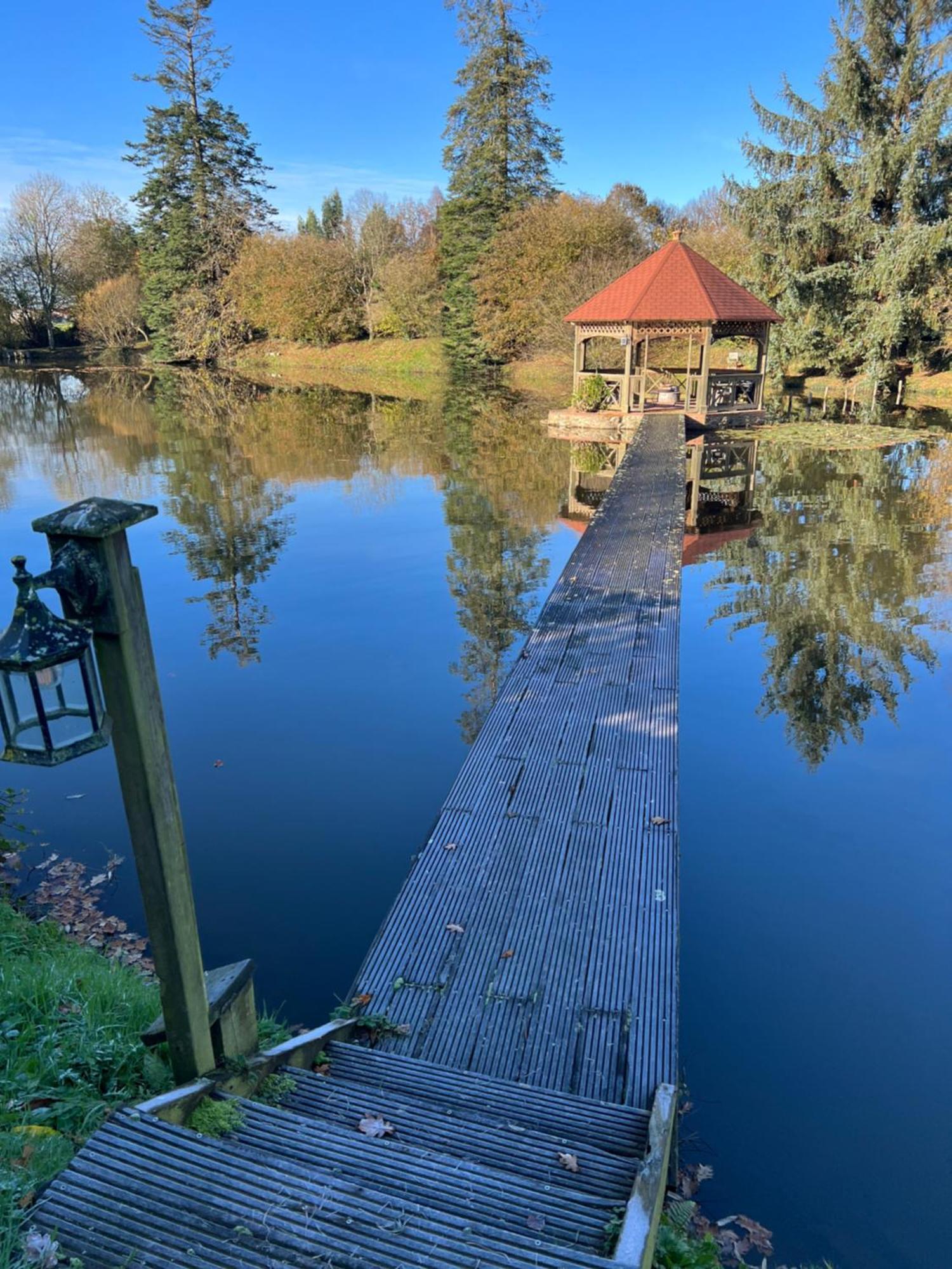 Lake Noble Saint-Germain-l'Aiguiller Exterior foto